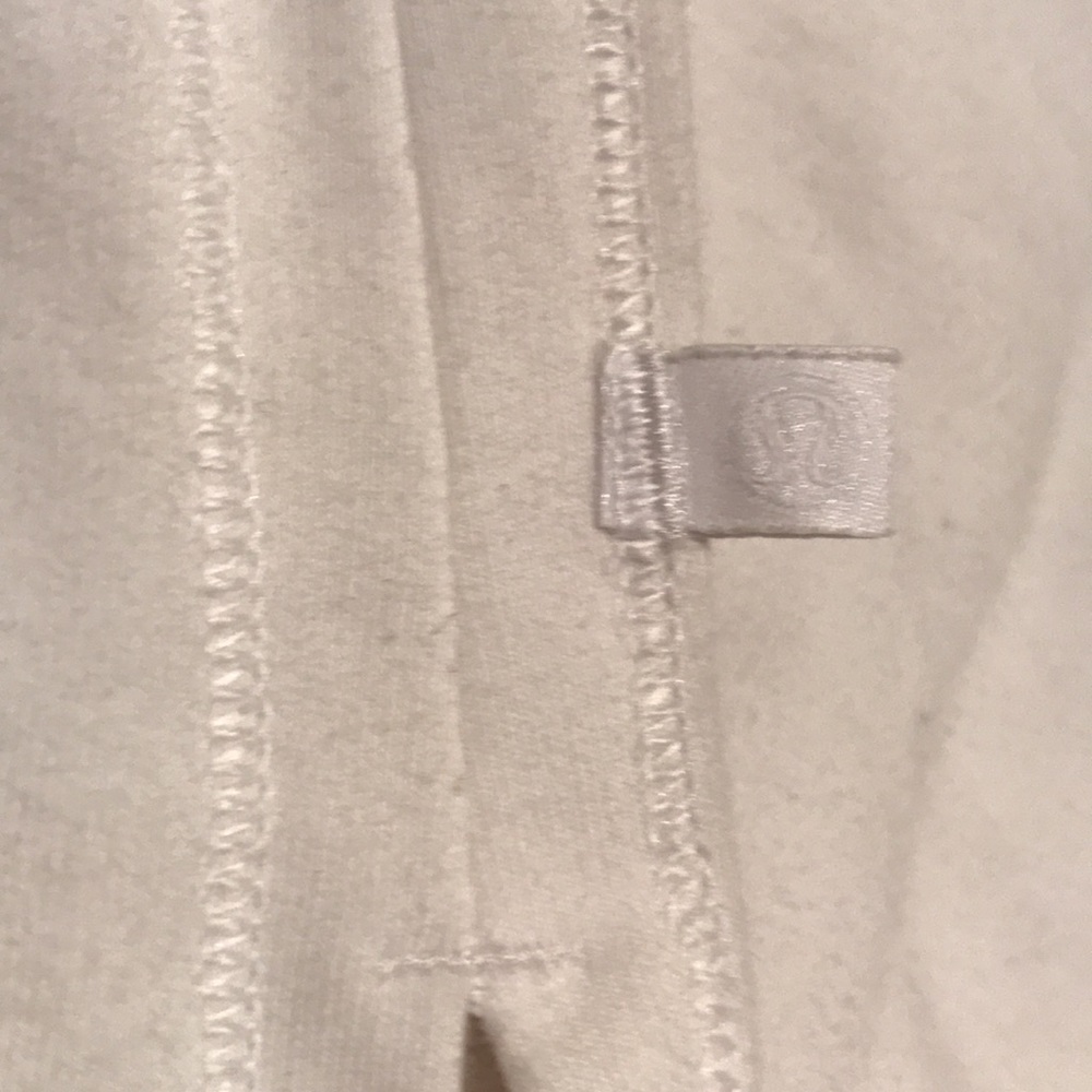 Lululemon withe top - Picture 3 of 6